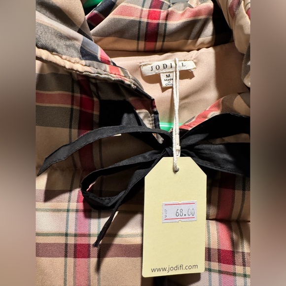 Brand new bow front puffy vest - Picture 2 of 2